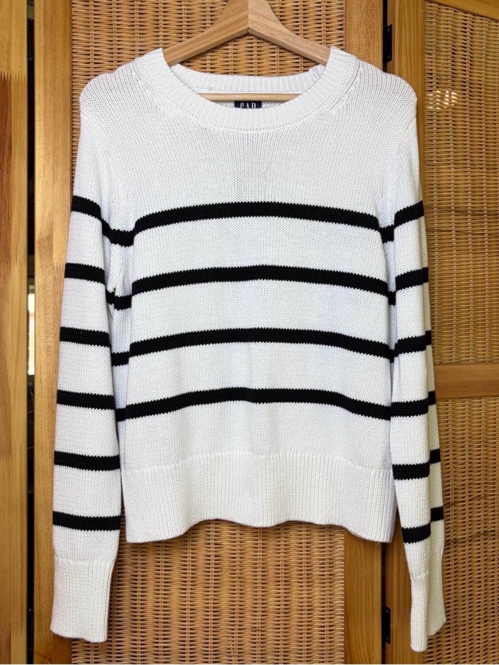 New with tags! GAP White cotton Sweater with Black Stripes Crewneck size small
